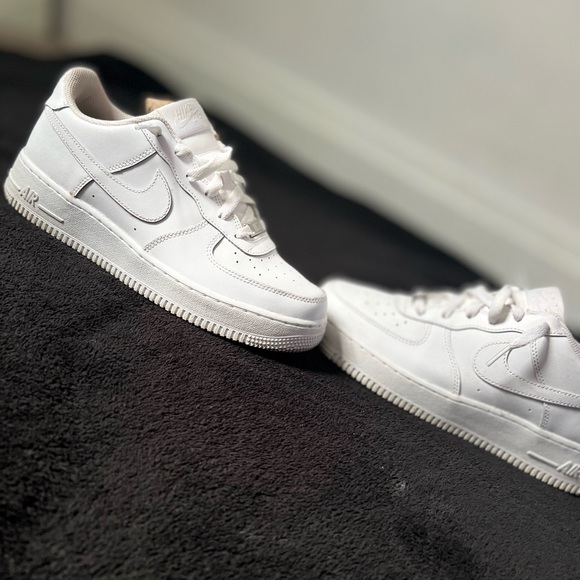 White AF1 - Picture 2 of 7
